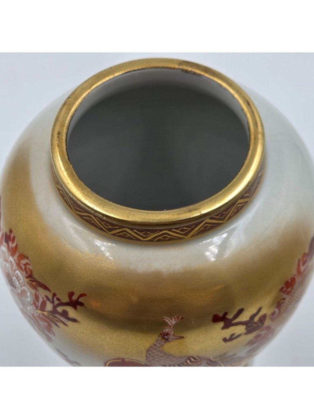 Kutani Peacock & Peony Covered Vase From the Meiji Period - Picture 4 of 13